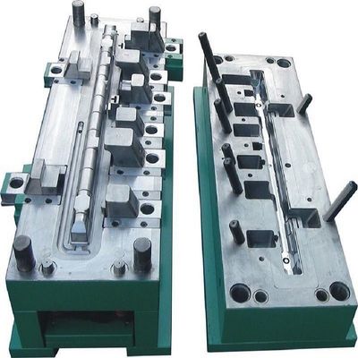 comprare Customized Auto Radiator Plastic Tank Injection Mold with 100,000+ Tanks Life 45#/50#/P20 Material and 3D Design fabbricazione online
